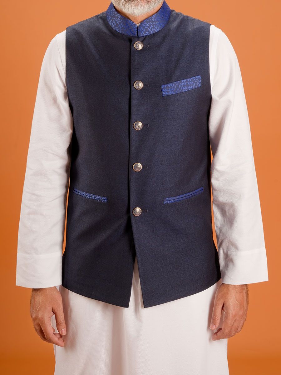 Mandarin Colllar Vest with Embroidery